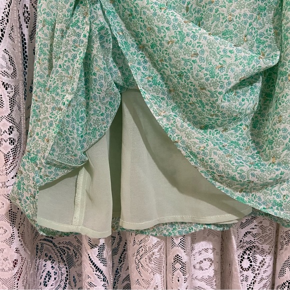 Floral Green Ruffle Blouse - Picture 3 of 8